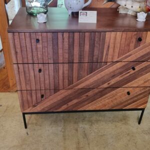 Commode contemporaine en bois massif